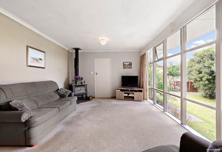 Large family home with plenty of land - Photo 3