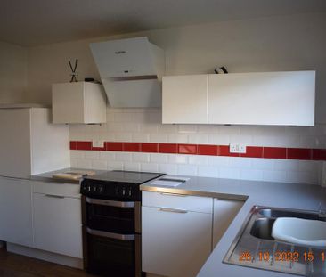 2 bedroom terraced house to rent - Photo 4
