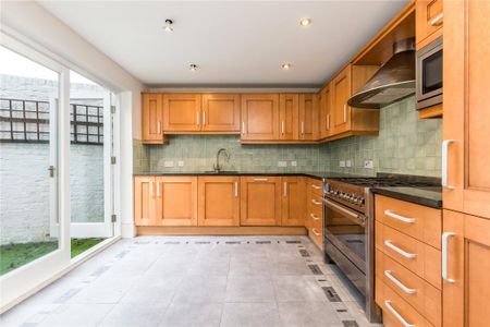 4 bedroom semi-detached house to rent - Photo 2