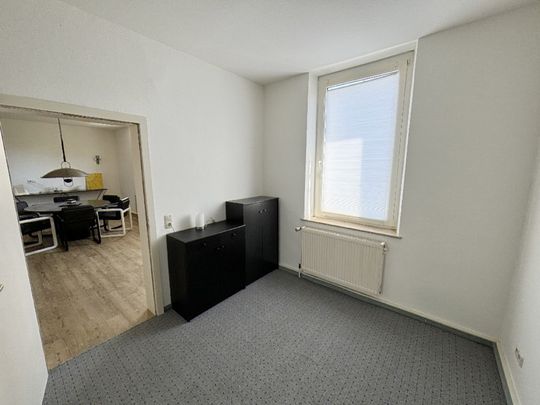 Krefeld Dießem-Lemheide! Ca. 164m², 2 PKW-Stellplätze und Hinterhoflage, pauschale Miete! - Photo 1