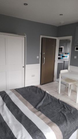 Studio to rent - Photo 3