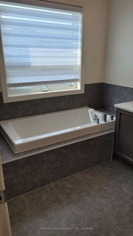 For Lease - 192 Tango Crescent, Newmarket, Ontario - Photo 3