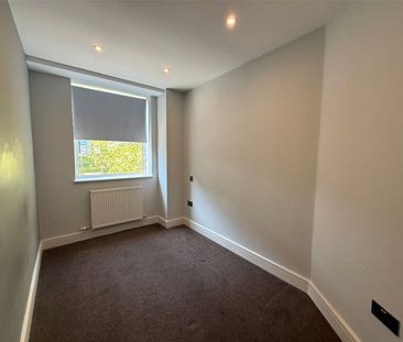 London Road, Bracknell, Berkshire, RG12 - Photo 1