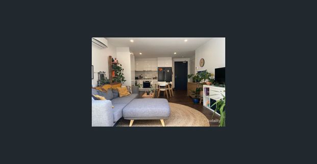 Comfortable & Convenient Living in the Heart of Balwyn with partial furnishings provided - Photo 1