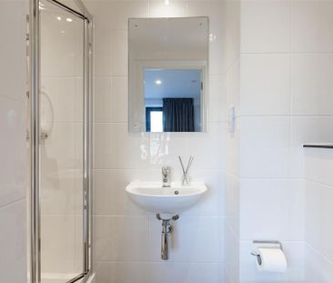 1 bedroom in a flat share to rent - Photo 5