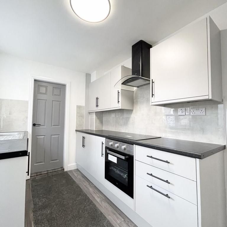 3 bedroom terraced house to rent - Photo 1