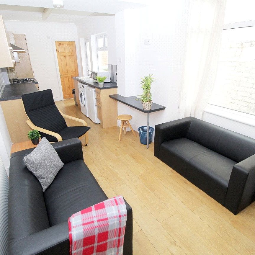 5 bedroom house to rent Jessie Road, Southsea, PO4 - Photo 1