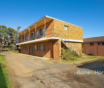 TWO BEDROOM UNIT CLOSE TO SHOPS - Photo 1