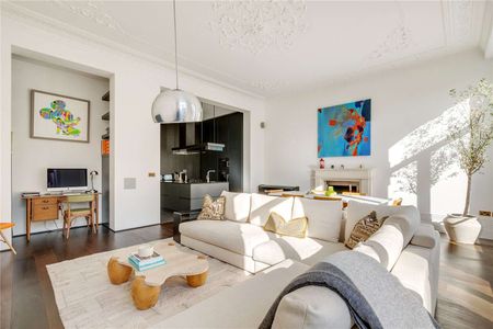 A beautifully renovated first floor period conversion with high ceilings and stunning outlook - Photo 5