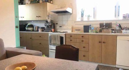 3bdrm Home in Handy Location - Photo 2