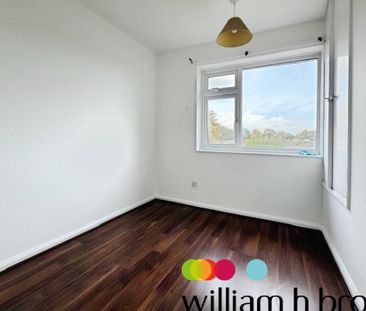 St Lukes Close - Photo 2