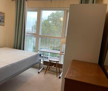 Room in a Shared Flat, Beulah Hill, SE19 - Photo 1