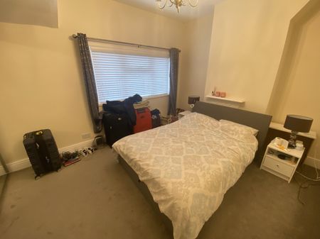 A 2 Bedroom Terraced - Photo 2