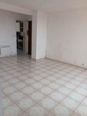 Appartement 4 pièces 70m2 MARSEILLE 13EME 840 euros - Photo 1