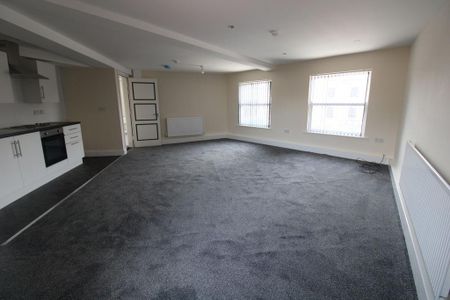 2 bedroom flat to rent - Photo 2
