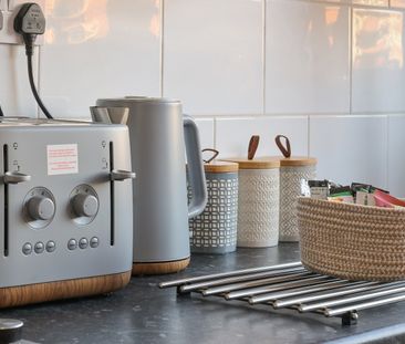 4 Bed Semi-Detached House, Rushworth Avenue, NG2 - Photo 2