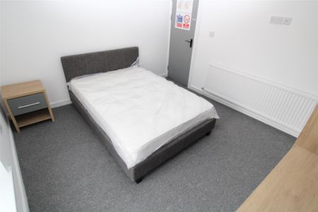 Room For Rent Park Street, Pontypridd - Photo 2