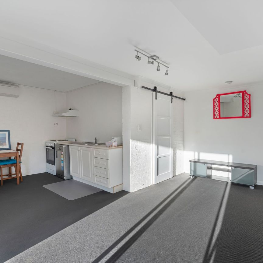 For Rent&colon; Charming Granny Flat with Private Access&excl; - Photo 1