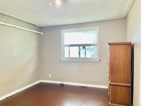 For Lease - 19470 Dufferin Street Unit# 3, King, Ontario - Photo 2