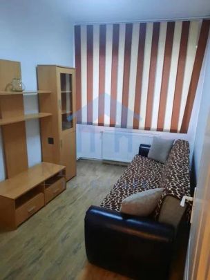 Apartament 3 camere, Central - Photo 1