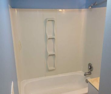 201.2 Wellington Street - 1 bed, 1 bath **HALF OFF FIRST MONTHS REN... - Photo 6