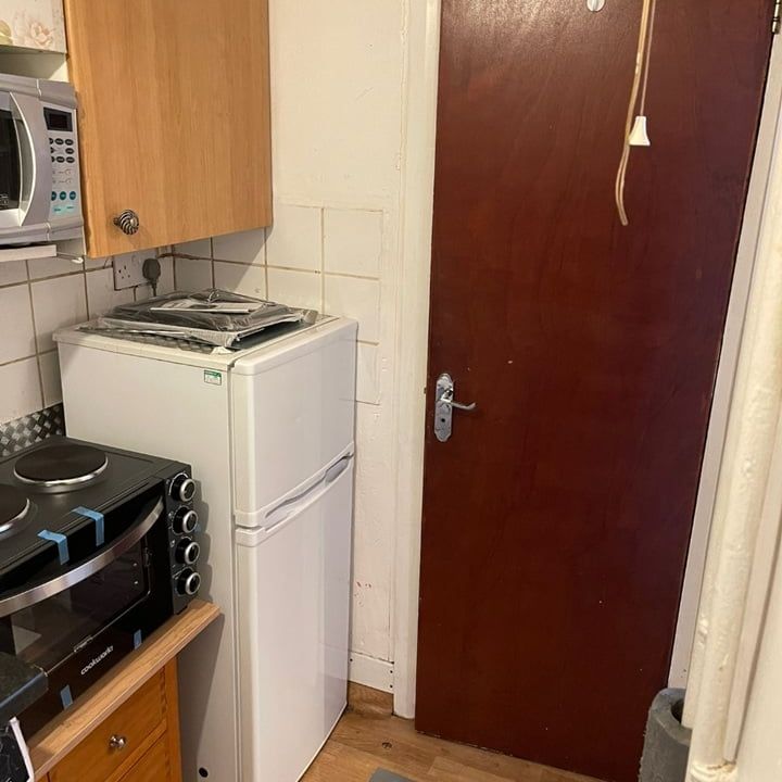 Studio Flat, High Road, IG1 - Photo 1
