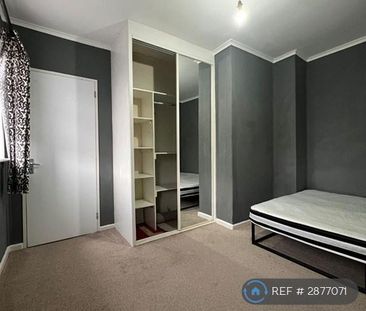 4 bedroom semi-detached house to rent - Photo 5