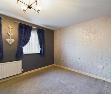 3 bedroom end of terrace house to rent - Photo 4