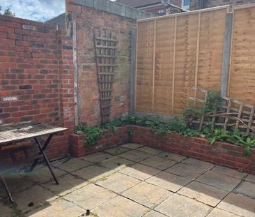 3 bedroom terraced house to rent - Photo 2