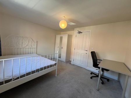 4 bedroom semi-detached house to rent - Photo 4