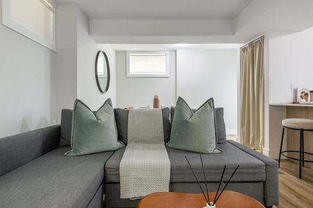 Bloor Street West - Photo 5