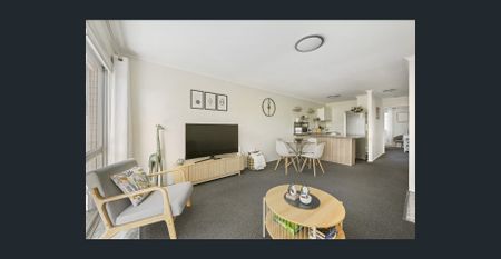 Stylish Top-Floor Inner City Living – Fully Furnished & Ready to Move In - Photo 4