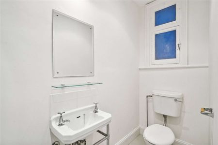 A well-presented three bedroom apartment in the sought-after Albany Mansions - Photo 2