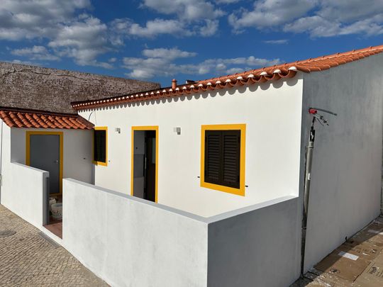 MORADIA V2 PARA ARRENDAMENTO TEMPORÁRIO - OUTUBRO A JUNHO - NO CENTRO DE CASTRO MARIM - Photo 1