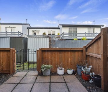 1-Bedroom Flat with Carport - Photo 1