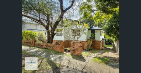 AIR-CONDITIONING... FANS THROUGH-OUT... QUIET STREET... STEPS TO SHOPS & TRANSPORT... - Photo 4