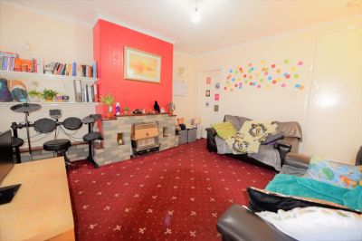 2 bedroom House in Manor Avenue, Leeds - Photo 4