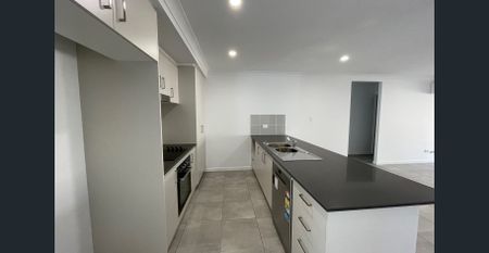 Four Bedroom Home With Stunning Views! - Photo 4