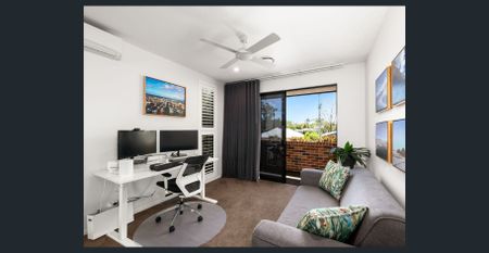 Striking Contemporary Tri-Level Oasis with Private Pool – Outdoor Maintenance Included - Photo 4