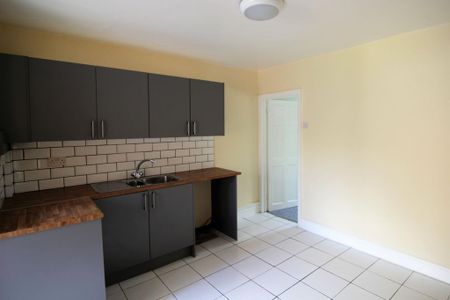 2 bedroom terraced house to rent - Photo 4