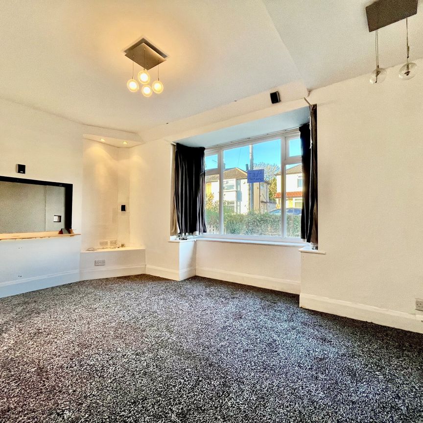 Calverley Moor Avenue, Pudsey - Photo 1