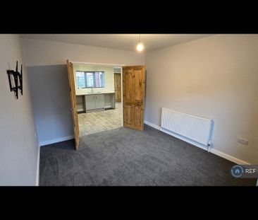 3 bedroom semi-detached house to rent - Photo 6