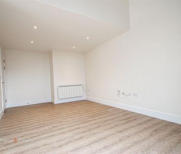 2 bedroom penthouse to rent - Photo 1