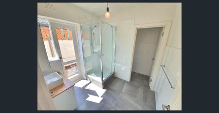 GROUND FLOOR GEM WITH COURTYARD - Photo 3