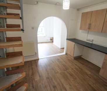 2 bedroom semi-detached house to rent - Photo 5