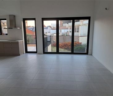 Een nieuwbouw appartement op de eerste verdieping met terras - Photo 2