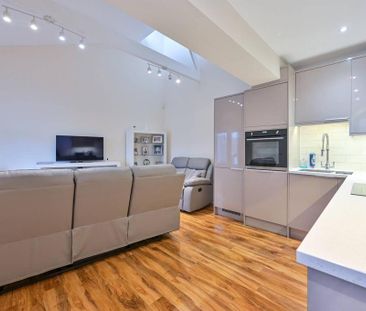 2 bedroom semi-detached house to rent - Photo 4