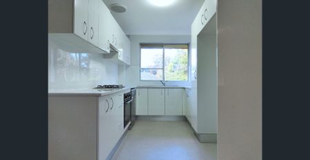 Close to transport, shops & Uni! - Photo 4