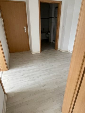 Schöne 3 Zimmer-Wohnung mit Einbauküche und Balkon in Citynähe! - Foto 5