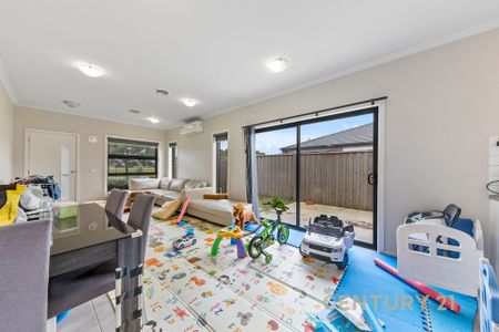 3 Bedrooms in Caversham Waters - Photo 3